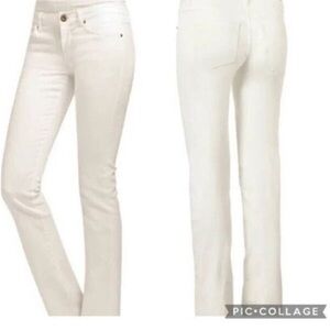 NWOT CAbi Women Ivory White Denim Jeans Style #219 Stretch Straight Fit Size 8